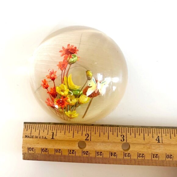 Vintage Lucite Paperweight Butterfly and Real Flowers Mid Century - Picture 8 of 9